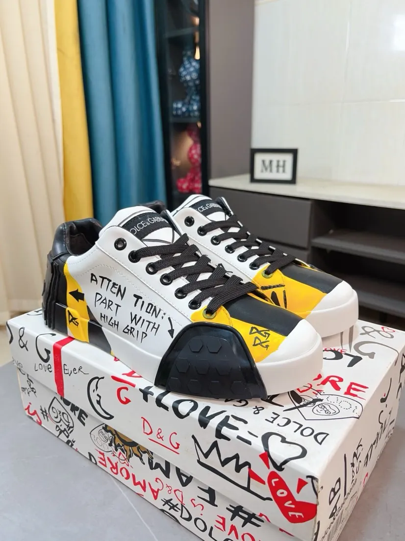 Men's shoes 💰480🌹🌹"Dolce & Gabbana DG" original imported first-layer cowhide ➕ sheepskin lining, light on the foot, comfortable, versatile, original special outsole 🔥favored by trendy men, welcome to compare quality 🔥exquisite luxury, super A level! Compared with the genuine product at the counter, the version is no worse at all! Code number 36-46